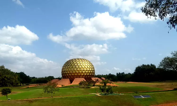 നമുക്ക് ചോയിച്ച് ചോയിച്ച് പോകാം പെണ്ണുങ്ങളേ... നമുക്ക് ചോയിച്ച് ചോയിച്ച് പോകാം പെണ്ണുങ്ങളേ...