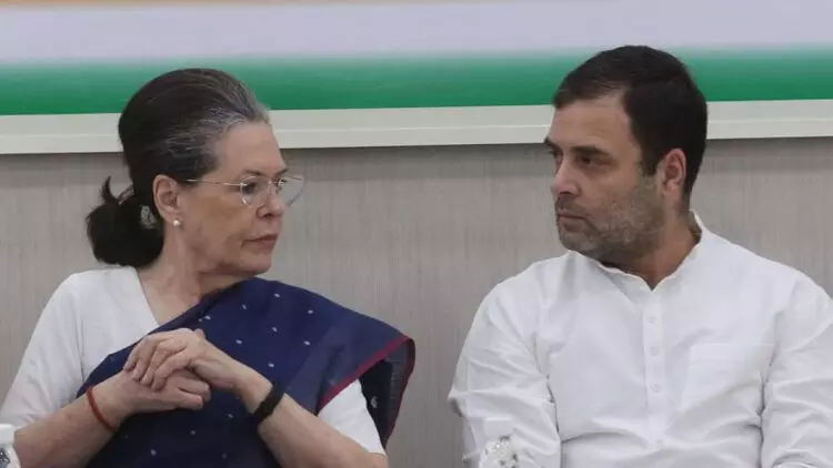 നാഷനൽ ഹെറാൾഡ് കേസ്: സോണിയക്കും രാഹുലിനും നോട്ടീസ് നാഷനൽ ഹെറാൾഡ് കേസ്: സോണിയക്കും രാഹുലിനും നോട്ടീസ്