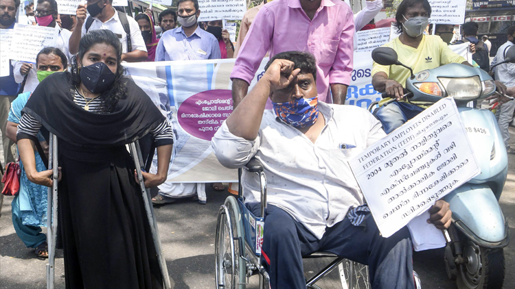 ഉദ്യോഗാർഥികൾ അനിശ്ചിത കാല നിരാഹാരം തുടങ്ങി ഉദ്യോഗാർഥികൾ അനിശ്ചിത കാല നിരാഹാരം തുടങ്ങി