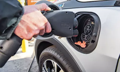 വൈദ്യുതി കാറുകൾ നിരത്ത്​ വാഴുമോ?