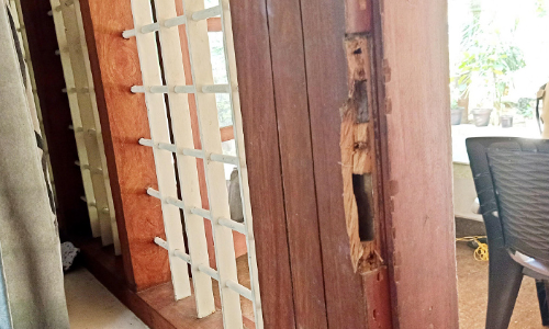 ഉറങ്ങിക്കിടന്ന വീട്ടമ്മയുടെ രണ്ടര പവൻ കവർന്നു