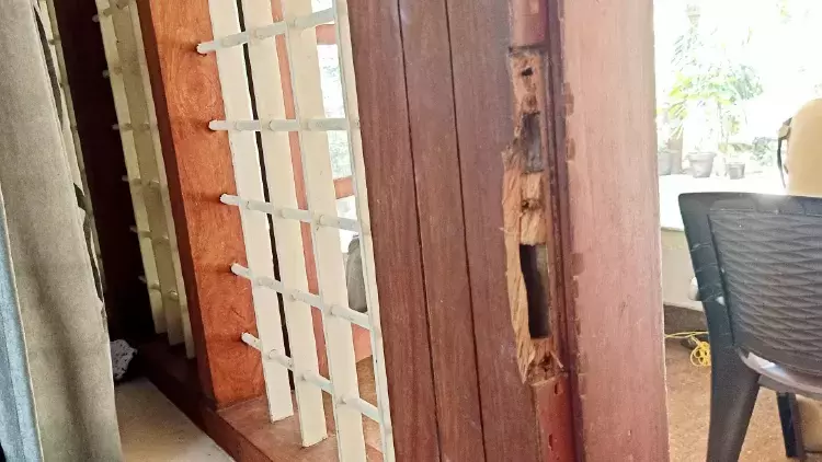 ഉറങ്ങിക്കിടന്ന വീട്ടമ്മയുടെ രണ്ടര പവൻ കവർന്നു