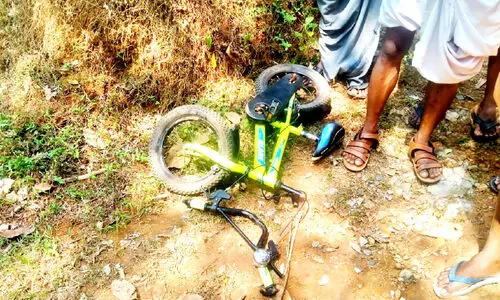 സൈ​ക്കി​ൾ സാ​ക്ഷി; ശി​ഹാ​ബ് യാ​ത്ര​യാ​യി