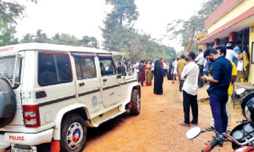 കോവിഡ് സർട്ടിഫിക്കറ്റ്: ആ​യി​ര​ങ്ങ​ൾ നി​രാ​ശ​രാ​യി മ​ട​ങ്ങി
