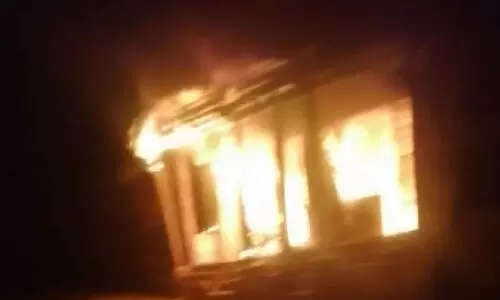 വാളകത്ത് വസ്ത്ര വ്യാപാര സ്ഥാപനത്തിൽ തീപിടിത്തം വാളകത്ത് വസ്ത്ര വ്യാപാര സ്ഥാപനത്തിൽ തീപിടിത്തം