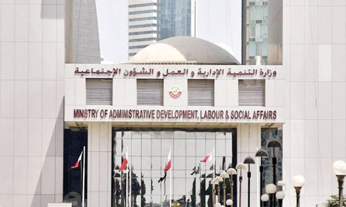 എ​ൻ.​ഒ.​സി ഇ​ല്ലാ​തെ തൊ​ഴി​ൽ​മാ​റ്റ​വും മി​നി​മം വേ​ത​ന​വും