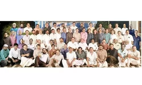 ഖ​ത്ത​റി​ൽ​നി​ന്ന​വ​ർ ക്ഷ​ണി​ച്ചു; പൂ​ർ​വ വി​ദ്യാ​ർ​ഥി​ക​ൾ ഒ​ത്തു​കൂ​ടി