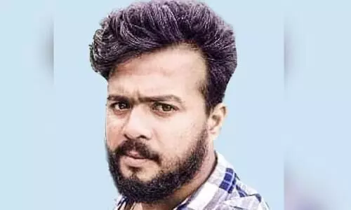 മാ​ലി​ന്യം ത​ള്ളു​ന്ന​തി​നി​ടെ ലോ​റി   പാ​റ​മ​ട​യി​ലേ​ക്ക് മ​റി​ഞ്ഞ് ഡ്രൈ​വ​ര്‍ മ​രി​ച്ചു