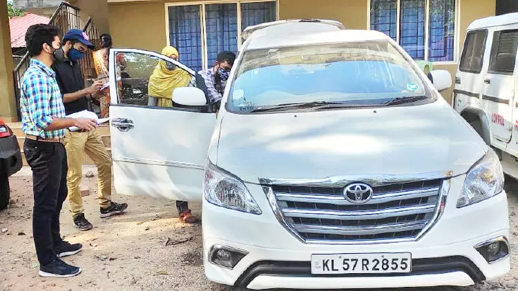 യുവാവിനെ തട്ടിക്കൊണ്ടു പോയ സംഭവം: കാര് കസ്റ്റഡിയില്; ഇരുമ്പുദണ്ഡുകളും കത്തിയും കണ്ടെത്തി യുവാവിനെ തട്ടിക്കൊണ്ടു പോയ സംഭവം: കാര് കസ്റ്റഡിയില്; ഇരുമ്പുദണ്ഡുകളും കത്തിയും കണ്ടെത്തി