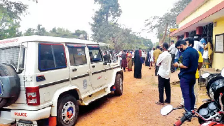 കോവിഡ് സർട്ടിഫിക്കറ്റ്: ആയിരങ്ങൾ നിരാശരായി മടങ്ങി കോവിഡ് സർട്ടിഫിക്കറ്റ്: ആയിരങ്ങൾ നിരാശരായി മടങ്ങി