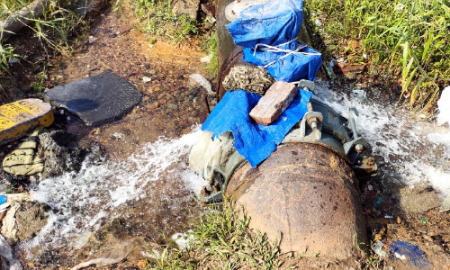 ക​ണ്ണ​ട​ച്ച് അ​ധി​കൃ​ത​ര്‍: പാ​ഴാ​കു​ന്ന​ത്ല​ക്ഷ​ക്ക​ണ​ക്കി​ന് ലി​റ്റ​ര്‍ കു​ടി​വെ​ള്ളം