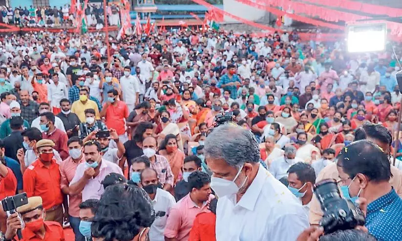 ആ​വേ​ശ സ്വീ​ക​ര​ണ​ങ്ങ​ളോ​ടെ എ​ൽ.​ഡി.​എ​ഫ് ജാ​ഥ പ​ര്യ​ട​നം തു​ട​രു​ന്നു