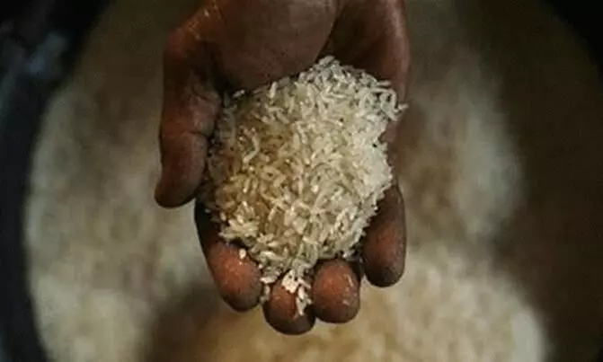 റേഷൻ മറിച്ച​ുവിൽക്കാനെന്ന്​​ സംശയം; 6000 കിലോ അരി പൊലീസ് പിടിച്ചെടുത്തു