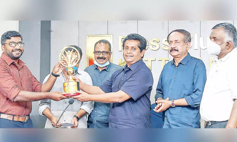 jeethu joseph giving victor george award
