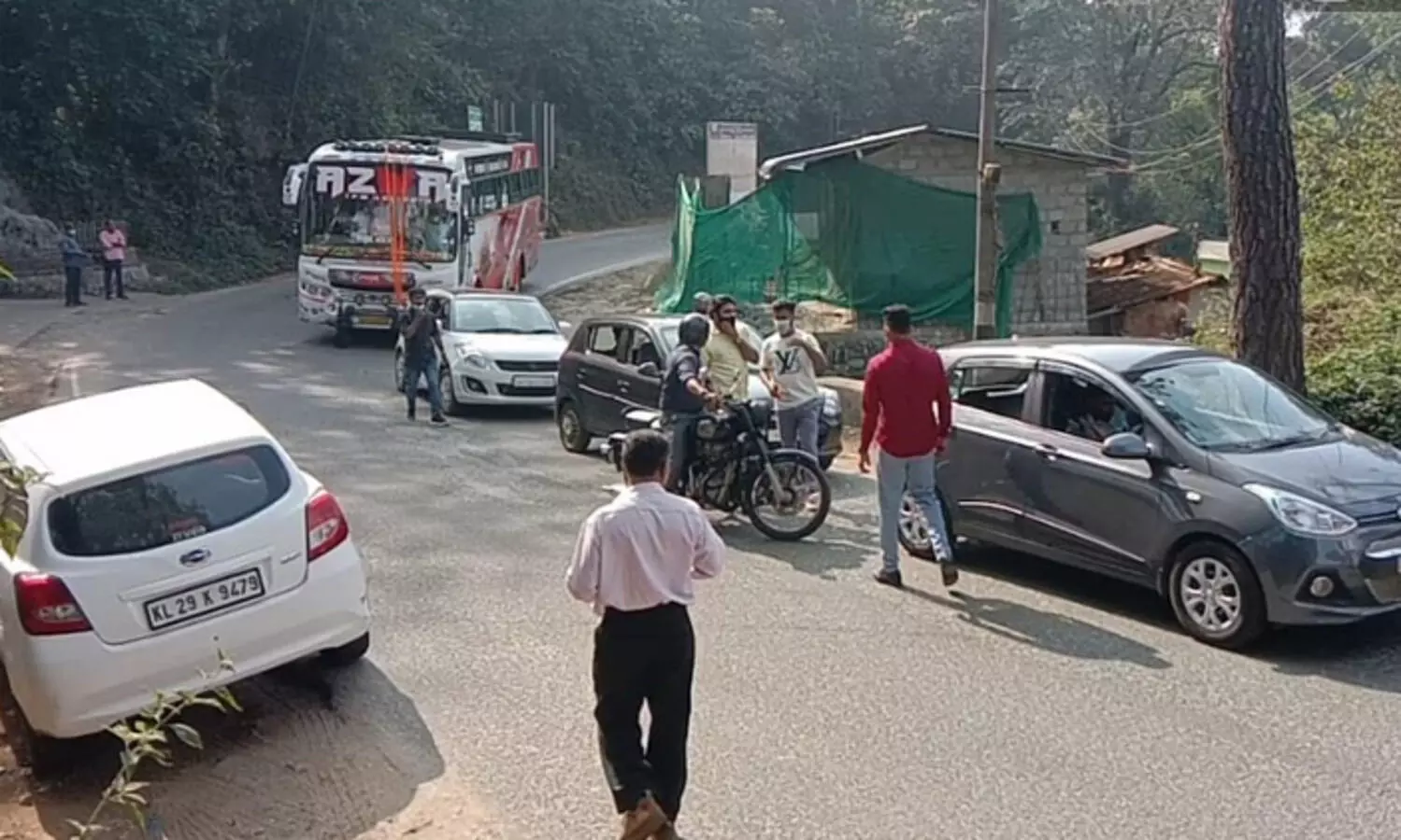 കോവിഡ് സർട്ടിഫിക്കറ്റില്ലാതെ വന്നവരെ നാടുകാണിയിൽ തിരിച്ചയച്ചു