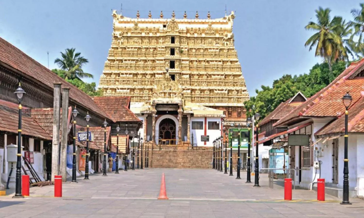 ചുമതലയേറ്റ് രണ്ടുമാസത്തിനകം ശ്രീപത്മനാഭസ്വാമി ക്ഷേത്രം എക്‌സിക്യൂട്ടിവ് ഓഫിസര്‍ രാജി​െവച്ചു