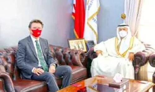 കാ​പി​റ്റ​ല്‍ ഗ​വ​ര്‍ണ​ര്‍ ഇ​യാ​ന്‍ ലി​ൻ​ഡ്​​സെ​യെ സ്വീ​ക​രി​ച്ചു