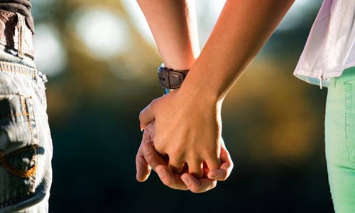 കാ​മു​ക​നൊ​പ്പം സ്ഥ​ലം​വി​ട്ട ഭ​ർ​തൃ​മ​തി​യാ​യ യു​വ​തി തി​രി​കെ​യെ​ത്തി ​