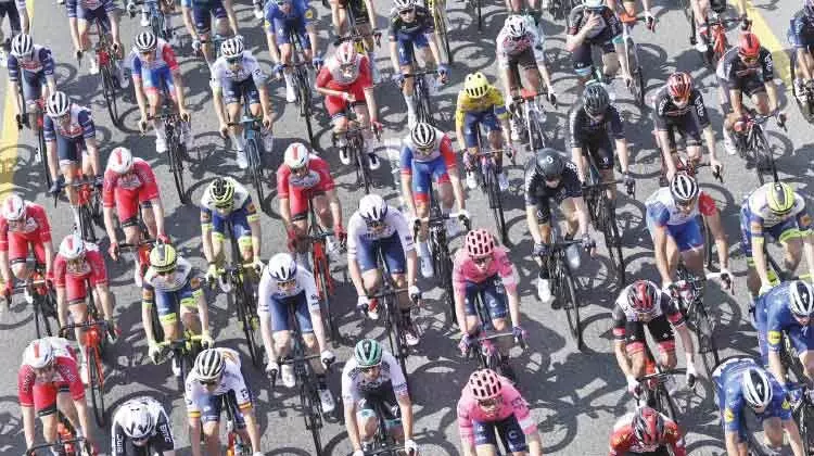 യു.എ.ഇ ടൂർ: നാലാം സ്റ്റേജിൽ സാം ബെന്നറ്റ് ജേതാവ് യു.എ.ഇ ടൂർ: നാലാം സ്റ്റേജിൽ സാം ബെന്നറ്റ് ജേതാവ്