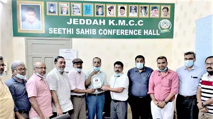 വി.കെ. റഊഫിന് കെ.എം.സി.സി യാത്രയയപ്പ് നൽകി വി.കെ. റഊഫിന് കെ.എം.സി.സി യാത്രയയപ്പ് നൽകി