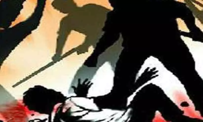 കണക്ക് ക്ലാസിൽ തെറ്റുപറ്റിയതിന് വിദ്യാർഥിക്ക് ക്രൂര മർദനം: കേസ് ഒതുക്കിത്തീർക്കാൻ ശ്രമിക്കുന്നതായി ആക്ഷേപം കണക്ക് ക്ലാസിൽ തെറ്റുപറ്റിയതിന് വിദ്യാർഥിക്ക് ക്രൂര മർദനം: കേസ് ഒതുക്കിത്തീർക്കാൻ ശ്രമിക്കുന്നതായി ആക്ഷേപം