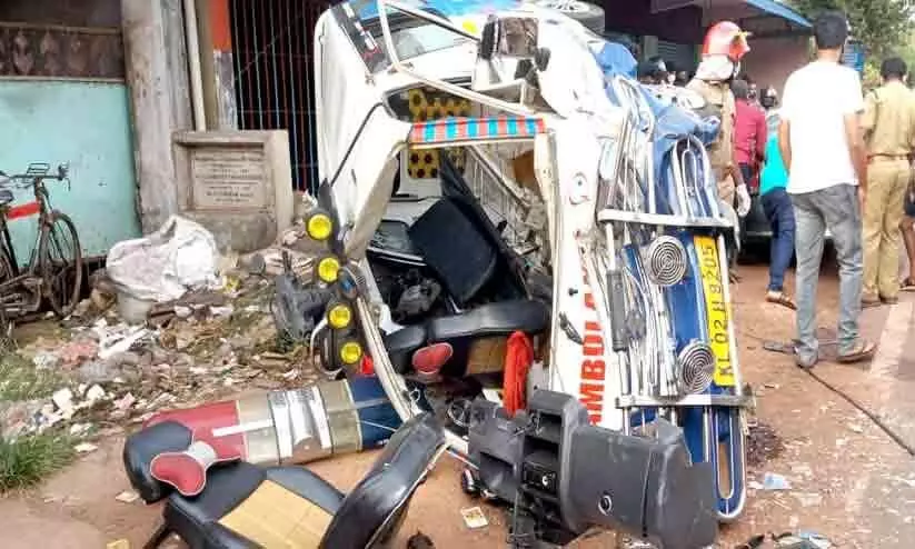 ambulance accident in kollam ambulance accident in kollam