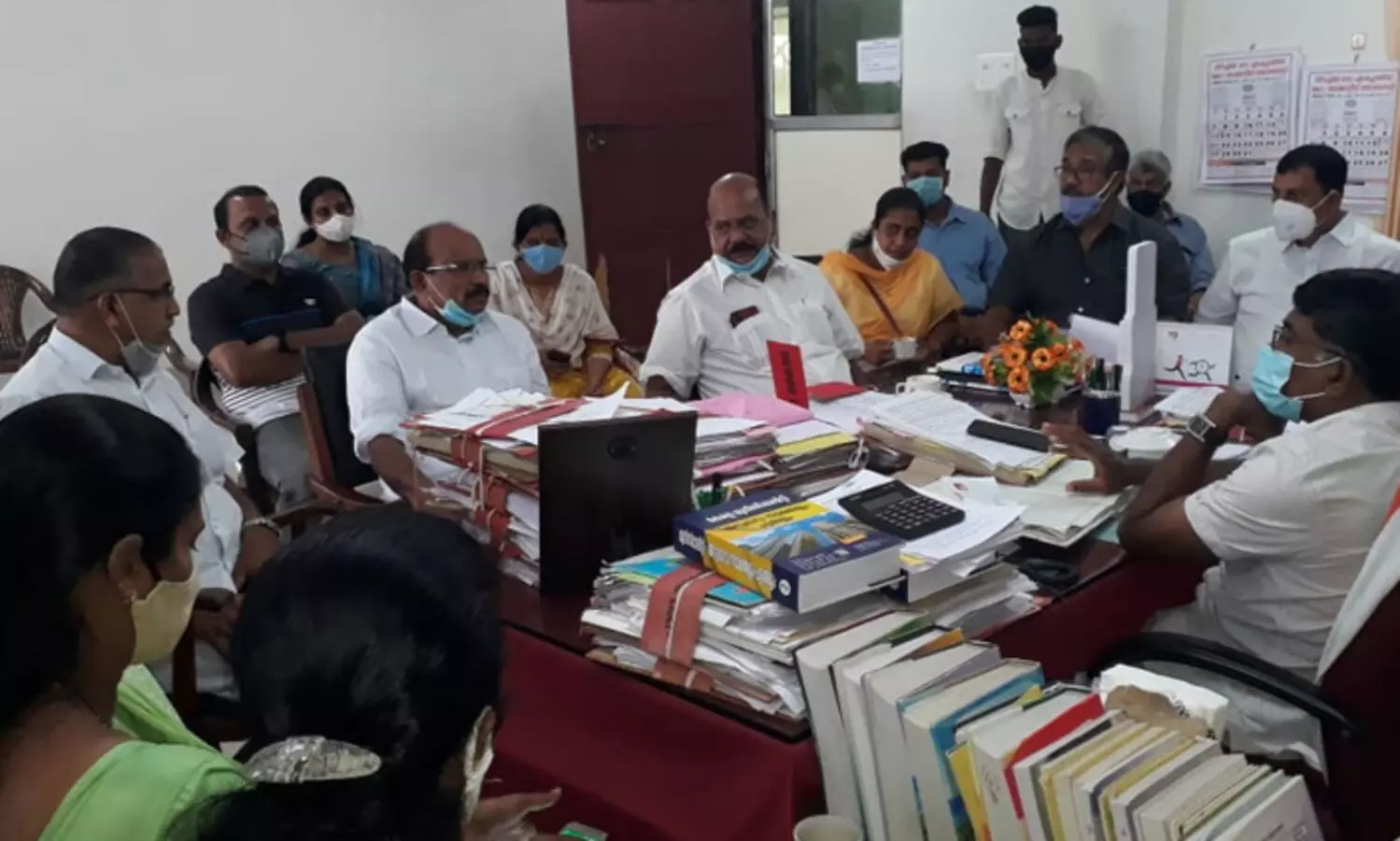 എം.എൽ.എ ഫണ്ട് വിനിയോഗിക്കാത്തതിനെതിരെ പ്രതിഷേധവുമായി മാണി സി. കാപ്പൻ നഗരസഭ ഓഫീസിൽ