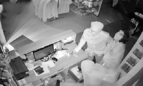 ബാലുശ്ശേരി അറപ്പീടികയിൽ കടകളിൽ മോഷണം; വസ്ത്രങ്ങളും പണവും കവർന്നു