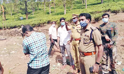 മാ​വോ​വാ​ദി നേ​താ​വ് സൂ​ര്യ​യെ ക​മ്പ​മ​ല​യി​ൽ എ​ത്തി​ച്ച് തെ​ളി​വെ​ടു​ത്തു