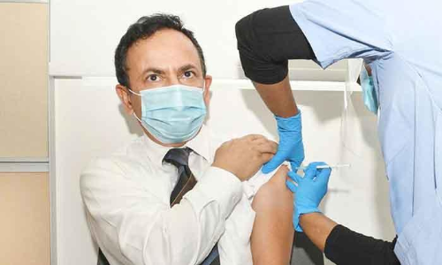 പ്രായമായവർക്ക് കോവിഡ് വാക്സിൻ വീടുകളിലെത്തിക്കുന്നു പ്രായമായവർക്ക് കോവിഡ് വാക്സിൻ വീടുകളിലെത്തിക്കുന്നു