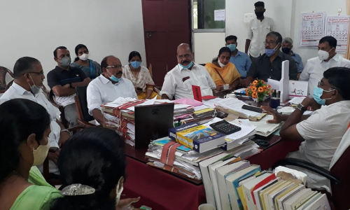 എം.എൽ.എ ഫണ്ട് വിനിയോഗിക്കാത്തതിനെതിരെ പ്രതിഷേധവുമായി മാണി സി. കാപ്പൻ നഗരസഭ ഓഫീസിൽ