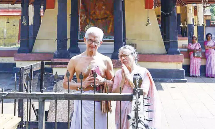 Poet Vishnu Narayan Namboothiri and wife