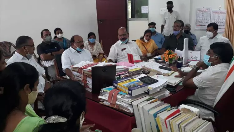 എം.എൽ.എ ഫണ്ട് വിനിയോഗിക്കാത്തതിനെതിരെ പ്രതിഷേധവുമായി മാണി സി. കാപ്പൻ നഗരസഭ ഓഫീസിൽ