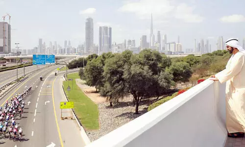 സൈക്കിൾ താരങ്ങൾക്ക്​ ആ​ശം​സ​യ​ർ​പ്പി​ച്ച്​ ശൈ​ഖ്​ മു​ഹ​മ്മ​ദ്​ നേ​രി​​ട്ടെ​ത്തി