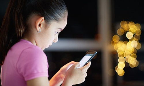 കുട്ടികളിലെ ഗാഡ്ജറ്റ് ഉപയോഗം നിയന്ത്രിക്കാൻ ചില വഴികൾ കുട്ടികളിലെ ഗാഡ്ജറ്റ് ഉപയോഗം നിയന്ത്രിക്കാൻ ചില വഴികൾ