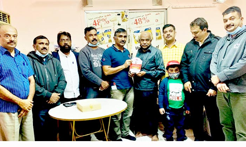 അ​ബ്​​ദു​ൽ ക​രീ​മി​ന്​ യാ​ത്ര​യ​യ​പ്പ്​ ന​ൽ​കി