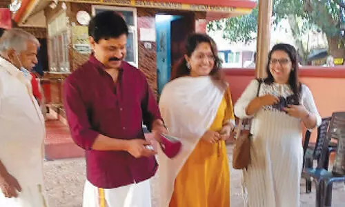 ദിലീപും കാവ്യാമാധവനും നീലേശ്വരത്ത് ക്ഷേത്രദര്‍ശനം നടത്തി