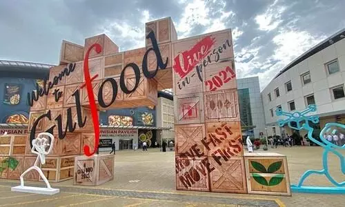 രു​ചി​യു​ടെ മേ​ള​ത്തി​ന്​ കൊ​ടി​യി​റ​ങ്ങി