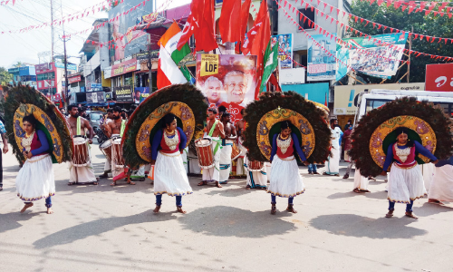 ചെങ്കടലായി പുത്തരിക്കണ്ടം