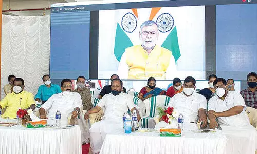 ഗു​രു​വാ​യൂ​രി​ൽ ഇ​നി പാ​ർ​ക്കി​ങ് ഗ്രൗ​ണ്ട് നി​റ​ഞ്ഞ് ക​വി​യി​ല്ല