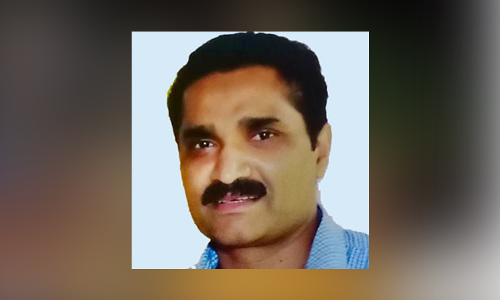 നാ​യ്​ കു​റു​കെ ചാ​ടി; ബൈ​ക്ക് മ​റി​ഞ്ഞ്   യു​വാ​വ് മ​രി​ച്ചു