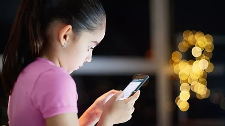 കുട്ടികളിലെ ഗാഡ്ജറ്റ് ഉപയോഗം നിയന്ത്രിക്കാൻ ചില വഴികൾ