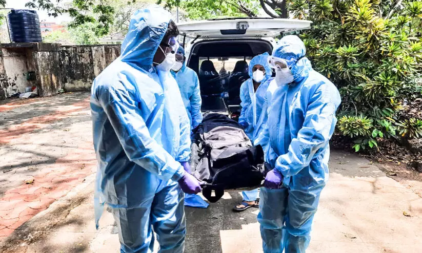 social workers takes dead body to cemetery