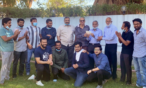 എ​ൻ​ജി​നീ​യ​ർ ഉ​മ്മ​ർ​കു​ട്ടി​ക്ക് യാ​ത്ര​യ​യ​പ്പ് ന​ൽ​കി