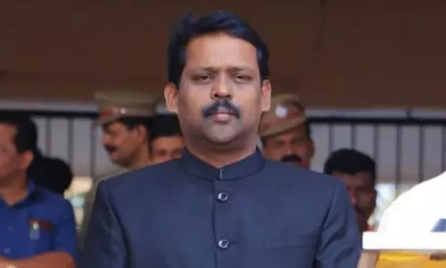 കുട്ടികളെ കൂട്ടമായിരുത്തി ക്ലാസ് നടത്തരുത് –കാ​സ​ർ​കോ​ട് കലക്ടർ