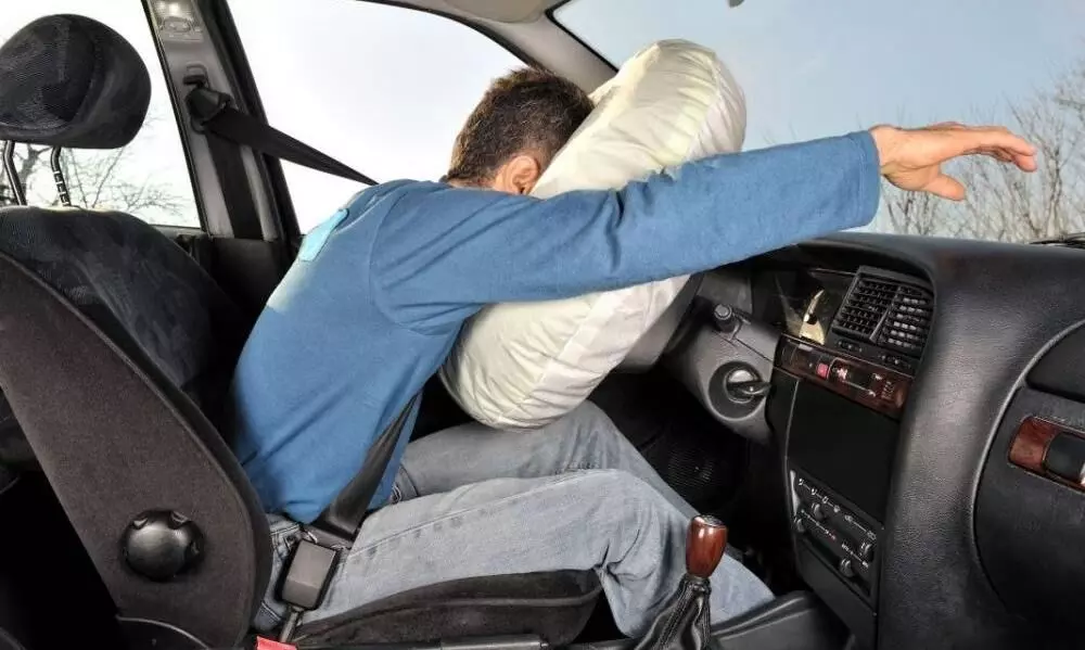 seatbelt safety driving regulations