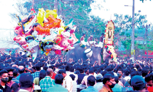 ചാലിശ്ശേരി പൂരം വര്‍ണാഭമായി
