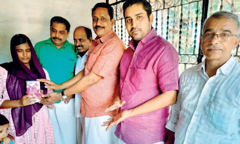 ഒടുവിൽ ജംഷീനക്ക് സഹായഹസ്തമെത്തി ഒടുവിൽ ജംഷീനക്ക് സഹായഹസ്തമെത്തി