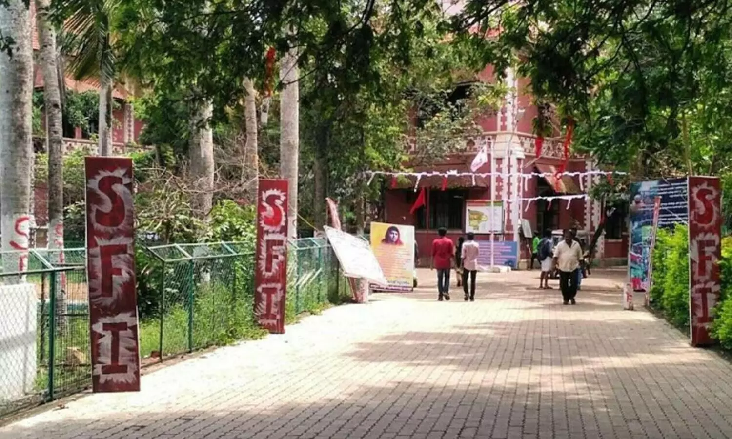 എസ്​.എഫ്​.ഐ നേതാവിന്‍റെ വീട്ടിൽ നിന്ന്​ ഉത്തരക്കടലാസ്​ പിടിച്ചെടുത്ത സംഭവം;  നടപടി നേരിട്ട അധ്യാപകനെ അസോ.​ പ്രഫസറാക്കാൻ നീക്കം