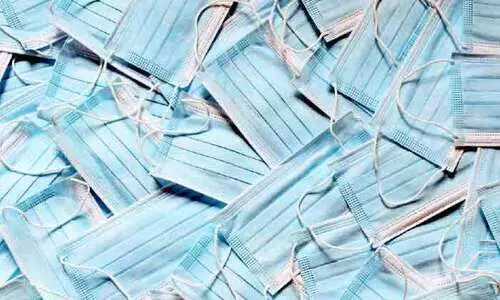 അ​ന​ധി​കൃ​ത വെ​യ​ർ​ഹൗ​സി​ൽ സൂ​ക്ഷി​ച്ച ല​ക്ഷ​ക്ക​ണ​ക്കി​ന് മാ​സ്കു​ക​ൾ പി​ടി​ച്ചെ​ടു​ത്തു